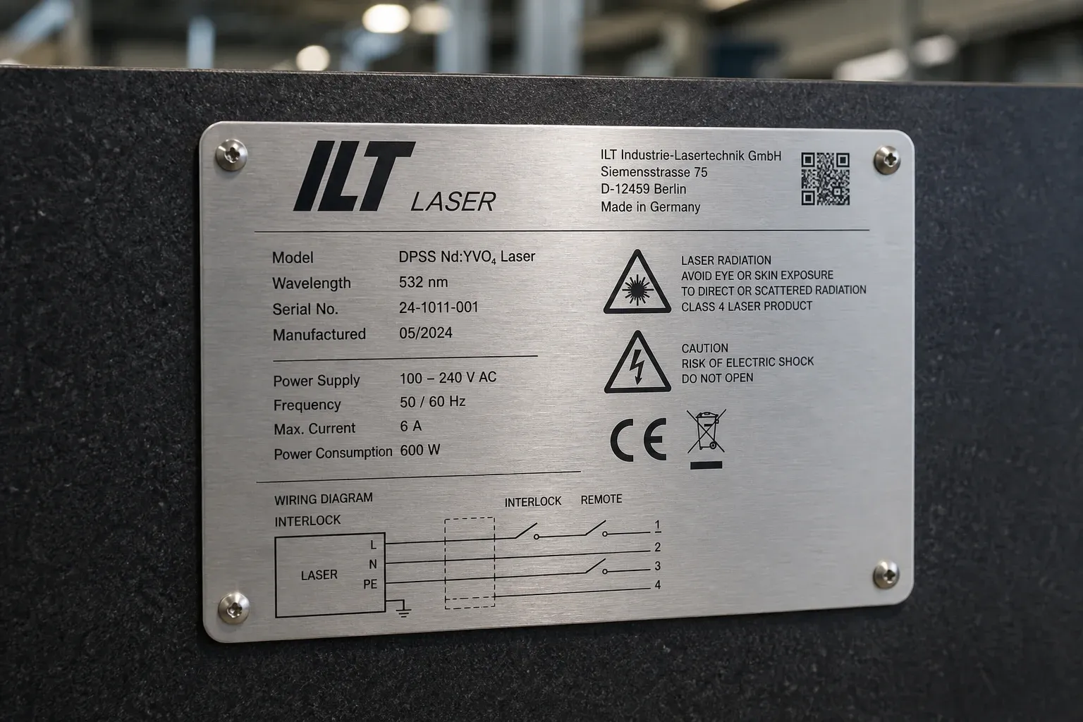 Placa de datos técnicos con especificaciones eléctricas grabadas por láser